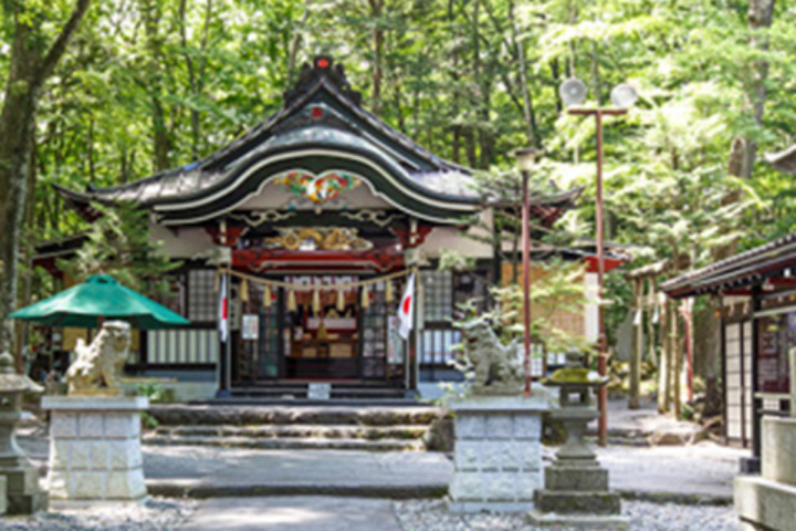 新屋山神社